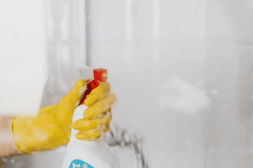使用專業的清潔劑消毒，也是清洗冷氣的必備步驟／圖取自 Pexels